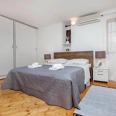 Marconi Apartament