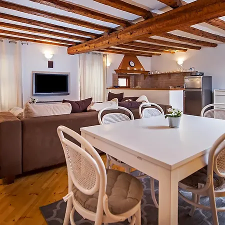 Marconi Apartament *